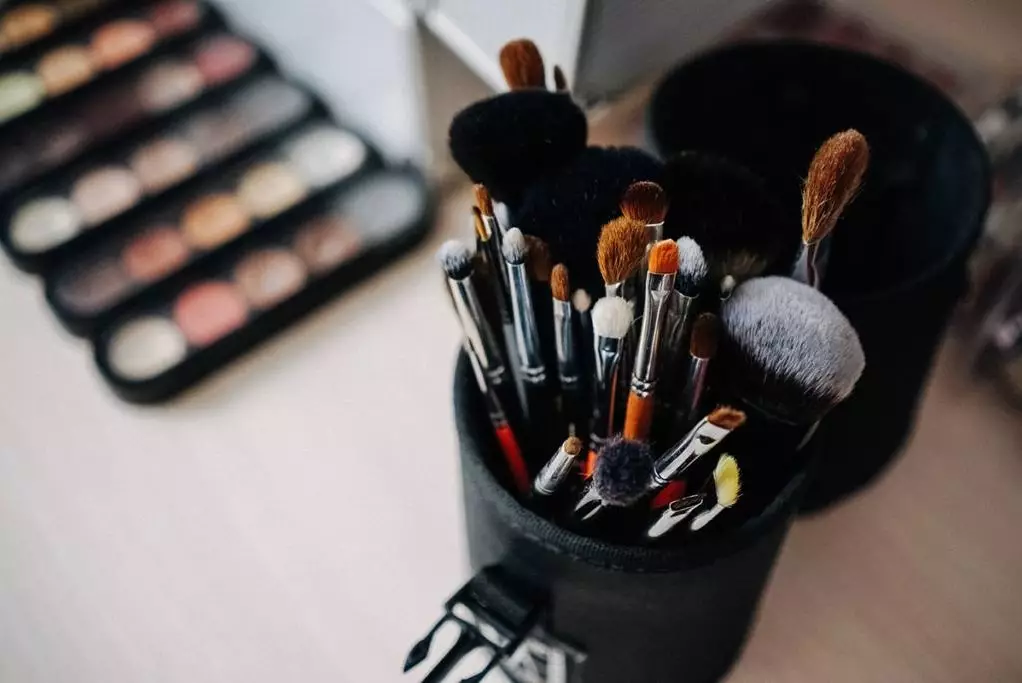 Политики Германии тратят тысячи евро на визажистов и фотографов — СМИ