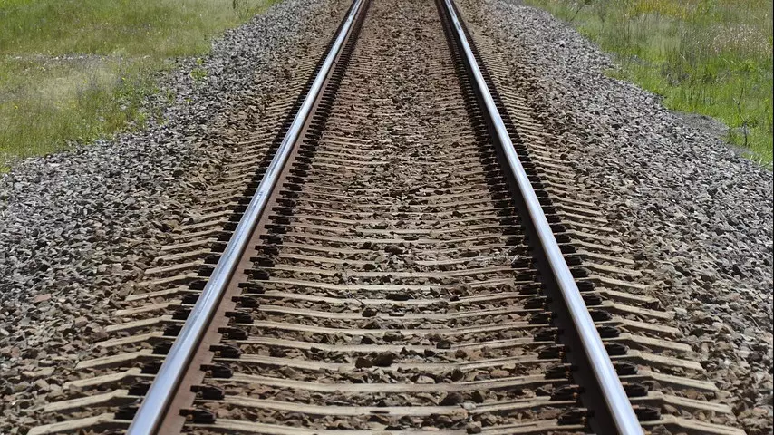 Жамбыл облысында жеңіл көлік жүріп келе жатқан пойызға соғылды