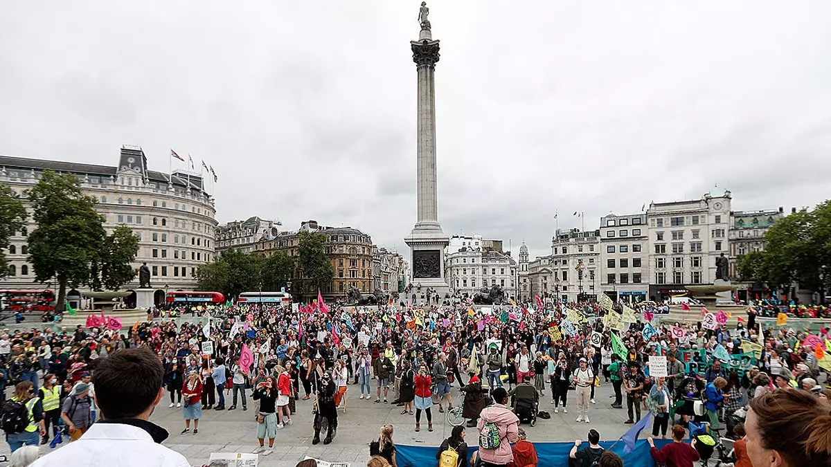 Британские власти рекомендуют йогу и «климатические кафе» для борьбы с «эко-тревожностью».