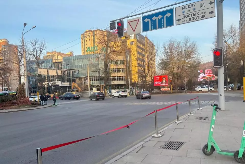 В Алматы изменили схему движения на самом загруженном перекрестке