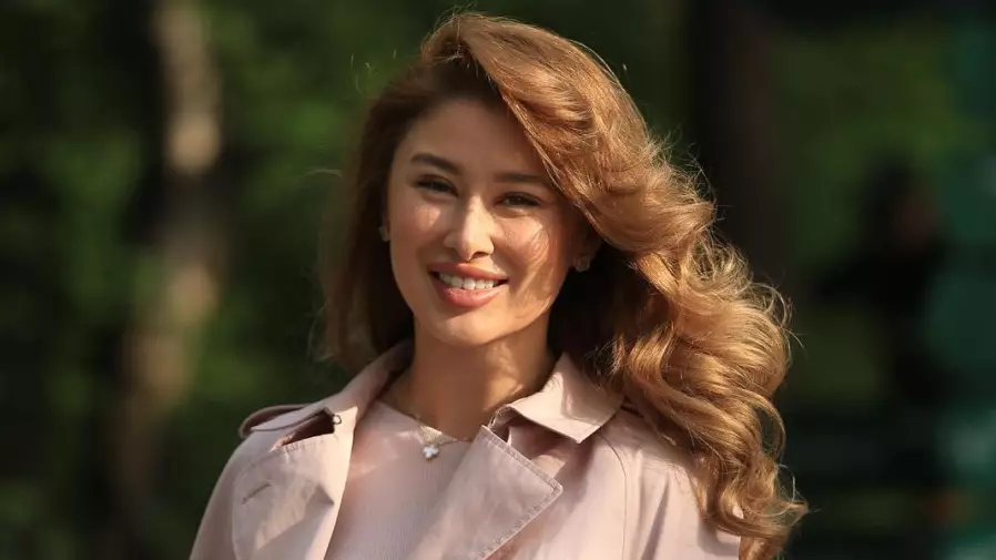 «Олигарх ағашка іздеп жүрмін»: Танымал актриса тоқал болуға дайын екенін айтты (ВИДЕО) 