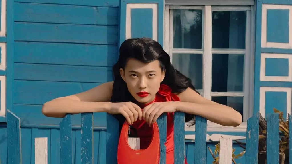 Как казахстанская модель Алина Мухамедгалиева покорила подиумы Азии и попала в Vogue