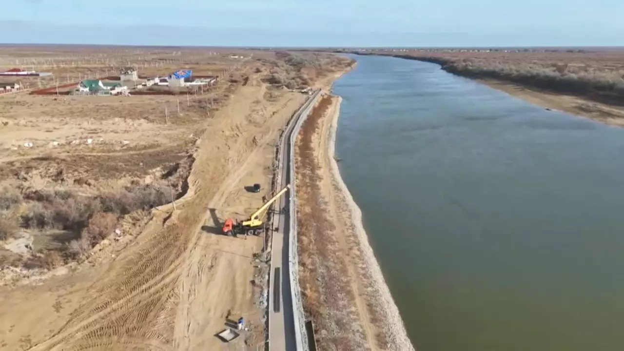 Тасқын қаупі: Жайық жағасы бекітіліп жатыр