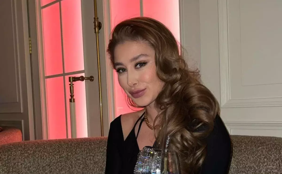 «Олигарх ағашкалар керек»: Әнші Бүркіттің қарындасы «тоқал» болуға дайын екенін айтты