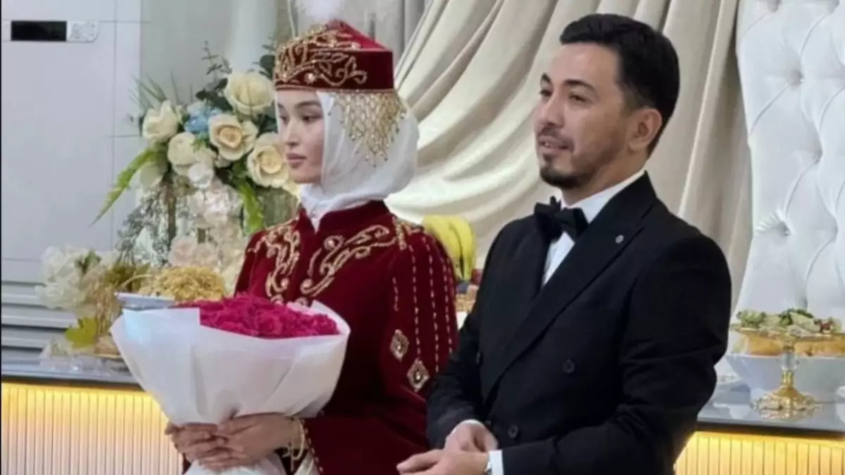 "Екі аптадан кейін үйлендік": Дәурен Айдарқұлов үшінші әйелімен қалай танысқанын айтты 