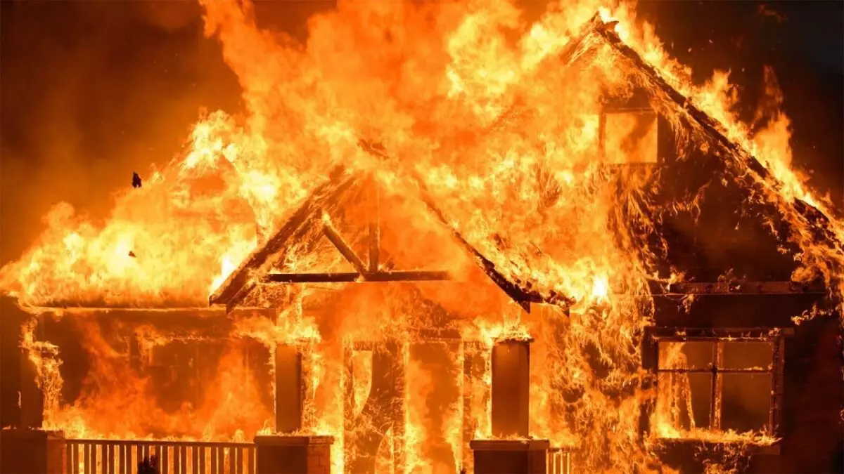 Пожар в селе Алгабас унес жизни 12 человек