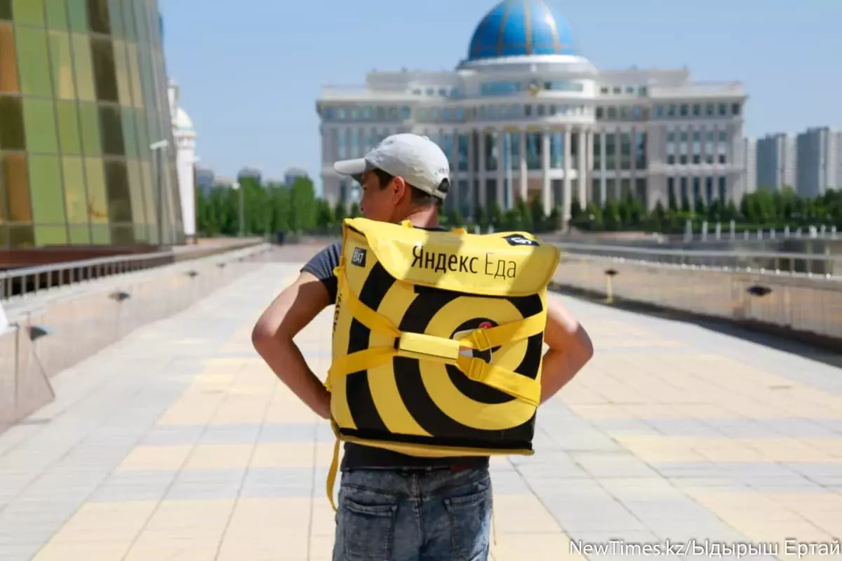 Курьеры выходят из тени. В Казахстане взорвался рынок ИП по доставке еды