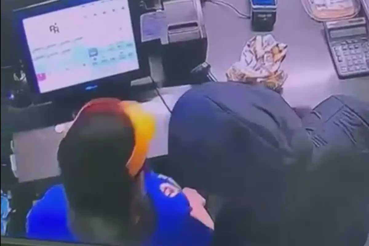 В Актау мужчину задержали после вооружённого ограбления автозаправки