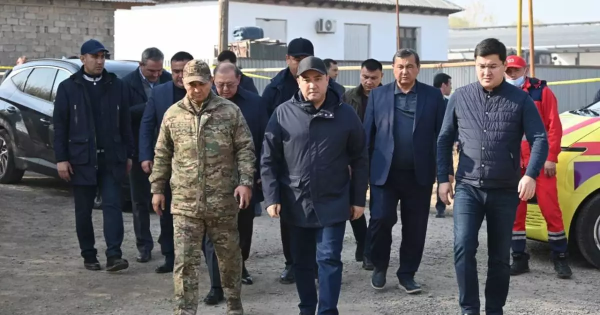  «Бұл – бүкіл облыс үшін орны толмас қасірет»: Түркістан  облысының әкімі өрт болған ауылға барды 