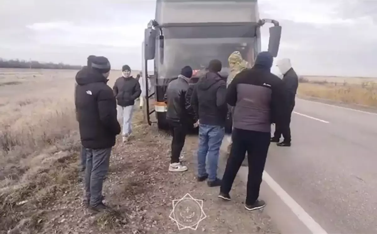 Автобус с иностранцами застрял на трассе Алматы - Екатеринбург