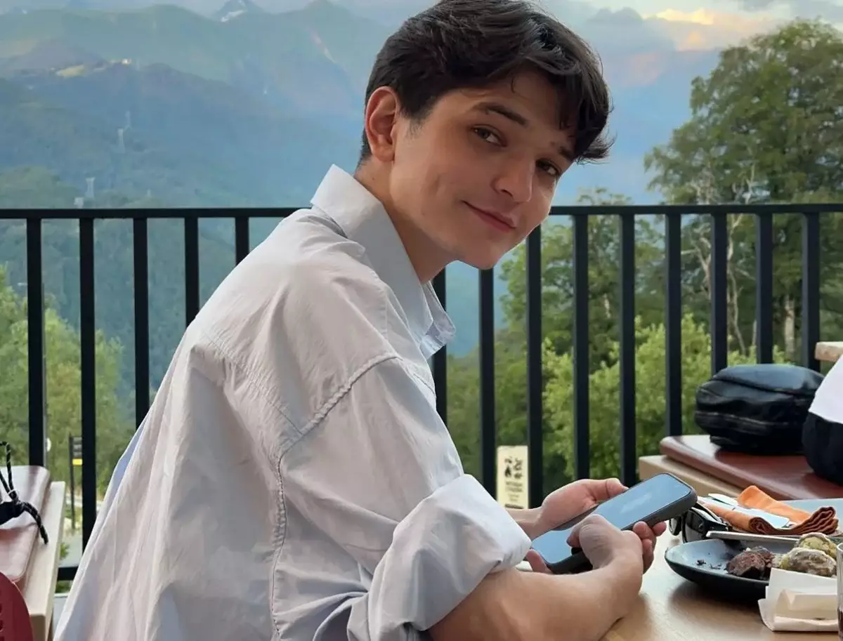 Казахстанцы не могут вернуть деньги за отмененный концерт Акмаля