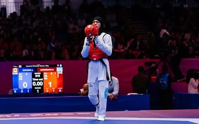 Нодира Ахмедова выигрывает золото на 5-м чемпионате Катара по тхэквондо.