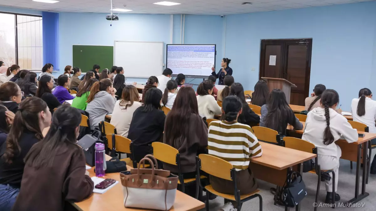 Алматы кептелісімен күрес: енді студенттердің бір бөлігі сабаққа кешірек барады