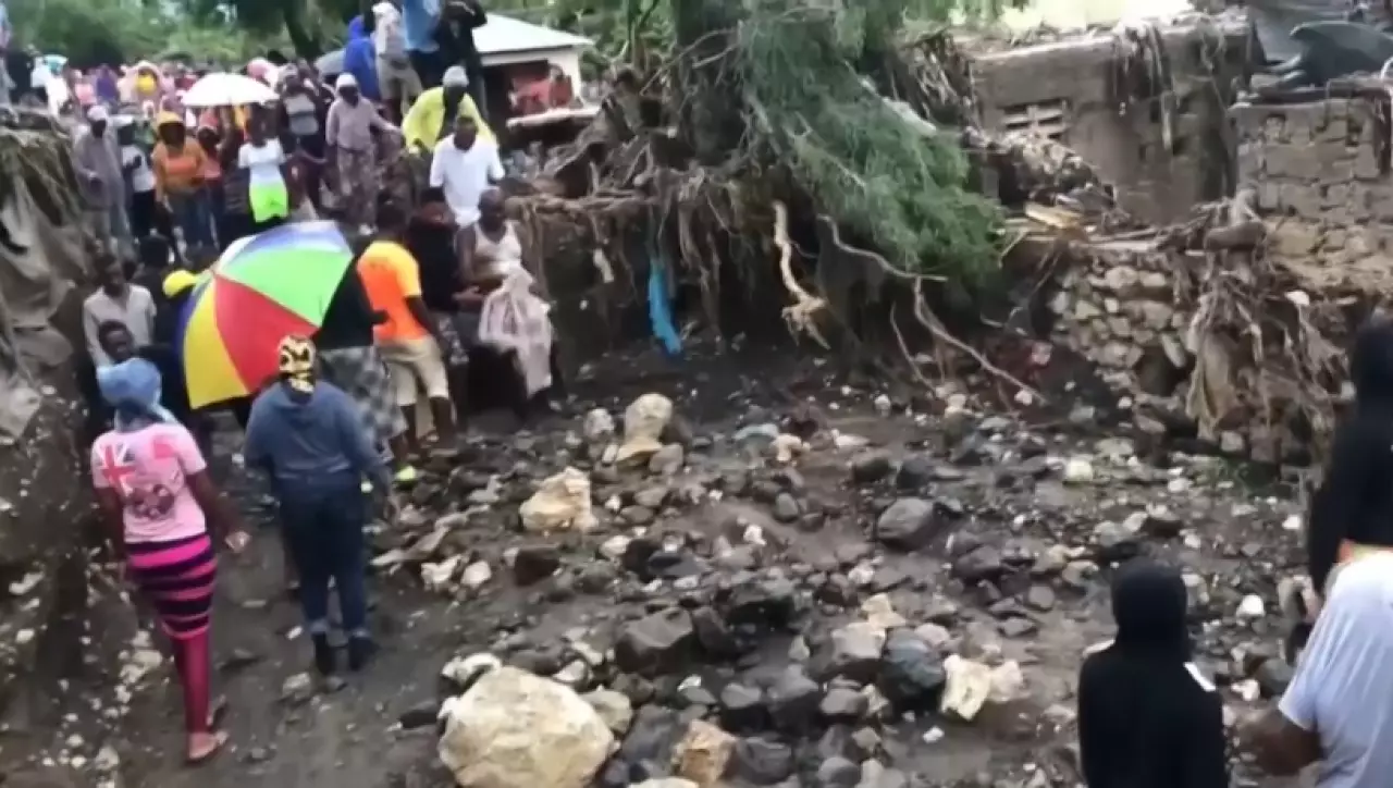 Ураган «Мелисса» лишил полмиллиона детей доступа к образованию