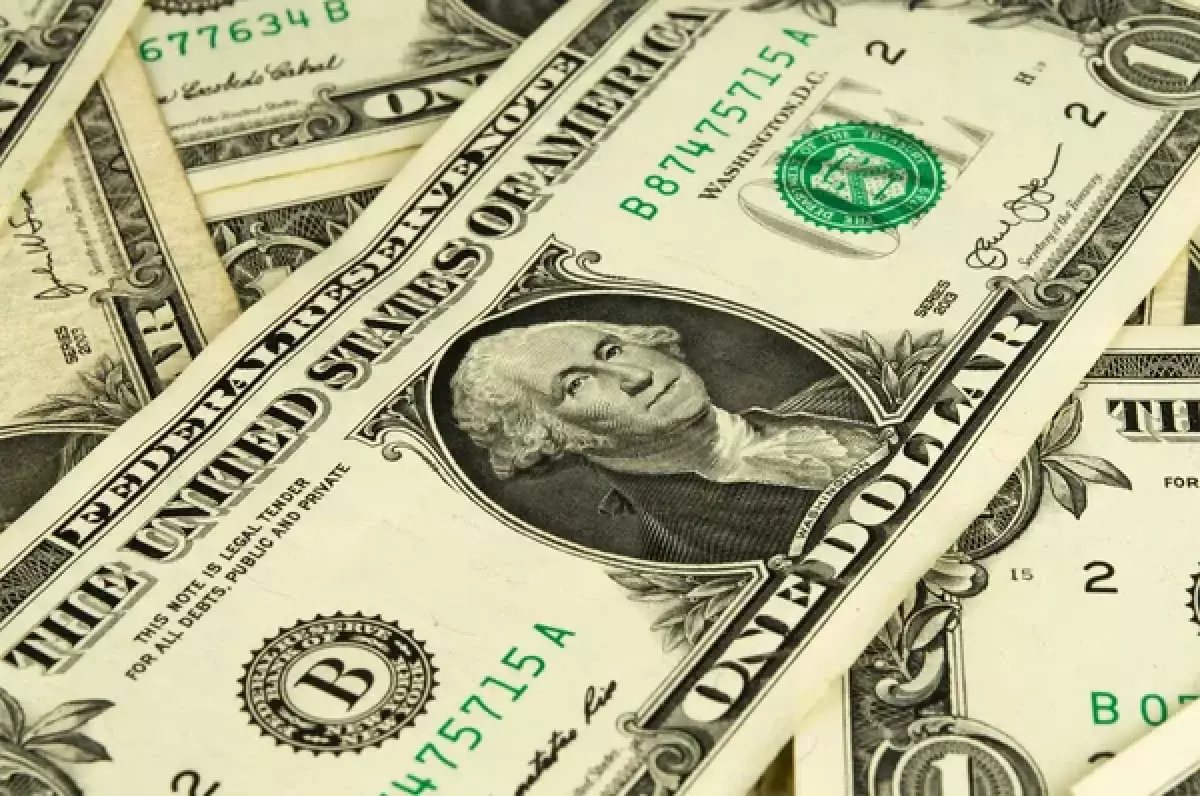 Уходит в пике: что происходит с долларом в Казахстане