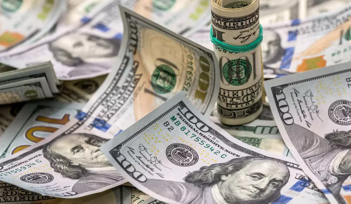 Курс доллара упал до 521 тенге на биржевых торгах в Казахстане