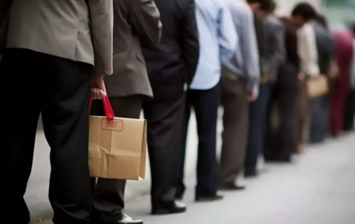 Массовая безработица в Казахстане: кого коснется кризис и волна увольнений - новости на Lada.kz 18.11.2025