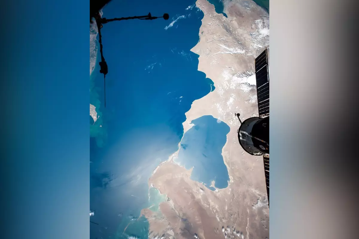 Российский космонавт показал редкие снимки Каспия