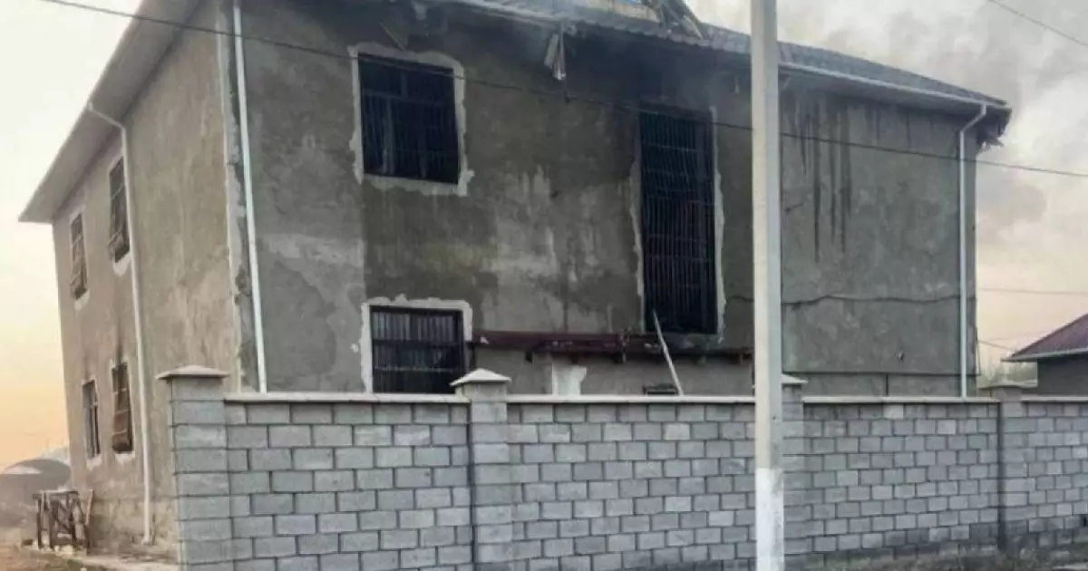  Жетісайда өрттен зардап шеккен үш адамның бірі есін жиды 