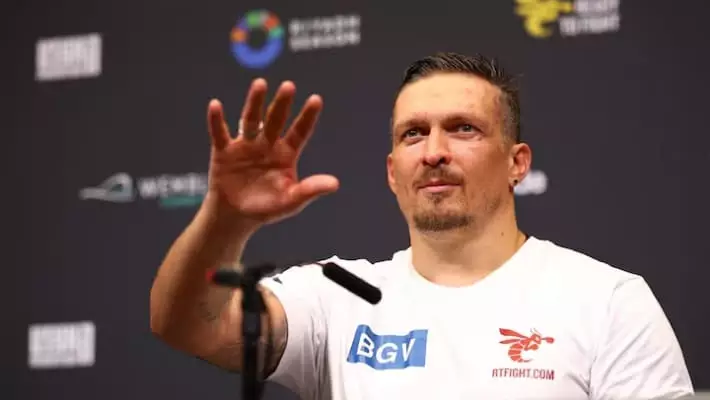 Александр Усик отказался от титула WBO