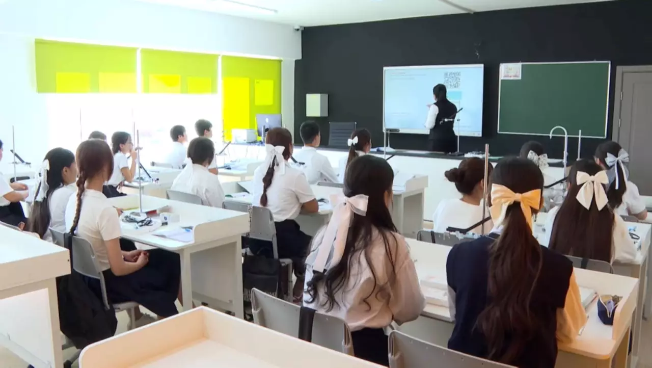 Елде оқу бағдарламасына ЖИ негіздері енгізілді