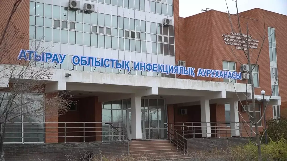 Жалақыға жарымадық:  Атыраулық дәрігерлер еңбекақының аздығын айтып, наразылық білдірді