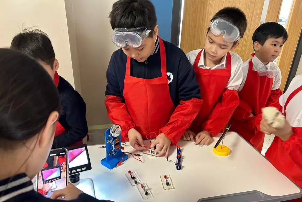 В Астане школа нового образца собирает полные классы