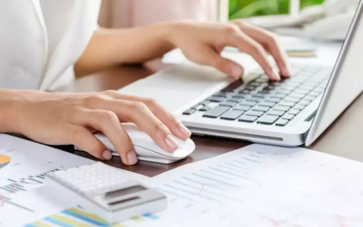 Кто не сможет работать в Казахстане по упрощенной декларации с 2026 года: полный перечень - новости на Lada.kz 18.11.2025