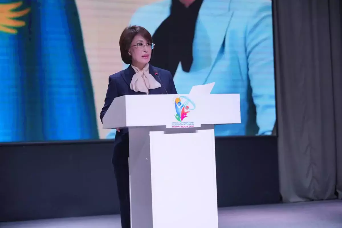 Министр здравоохранения посетила инфекционную больницу Астаны после ажиотажа в СМИ