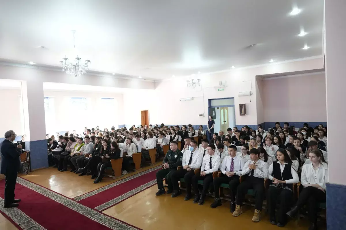 Беречь лес – обязанность каждого поколения: экологическую лекцию для студентов провели в Семее