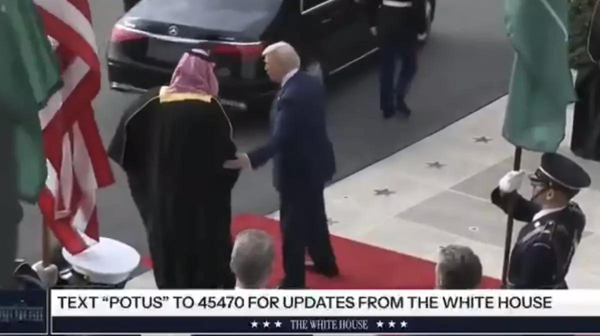 Парад, самолёты и тайные переговоры: саудовский принц прилетел к Трампу