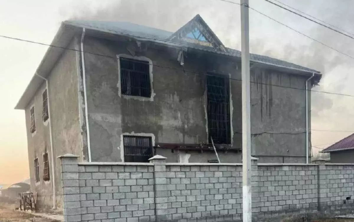 Алғабастағы алапат өрт: Тірі қалған үш адамның біреуі есін жиды