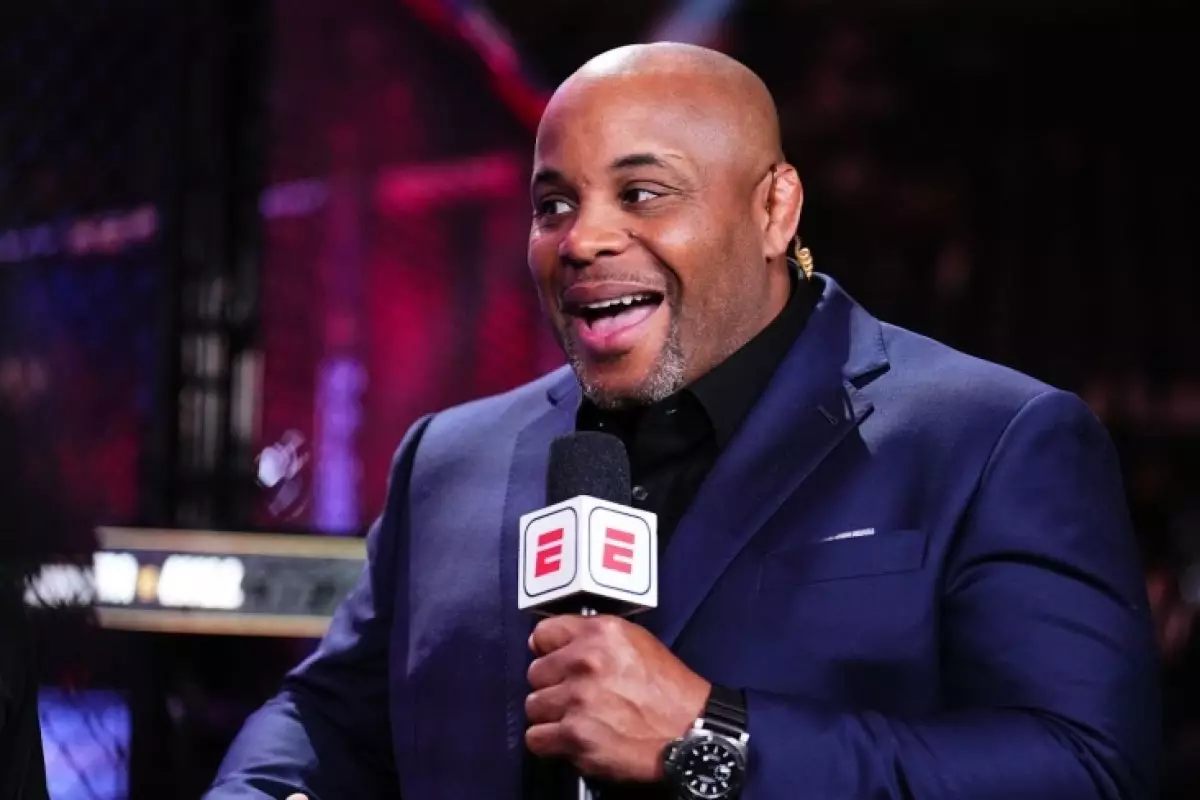 Легенда UFC предложил Махачеву бой с Рахмоновым