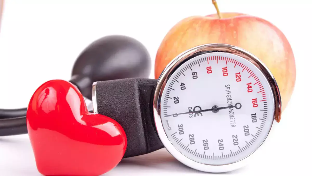 Врач объяснил, как действовать при высоком давлении до приезда скорой - новости на Lada.kz 18.11.2025