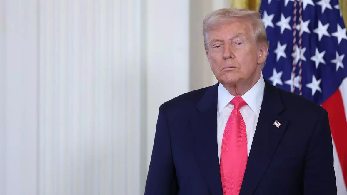 Инфляция мен Эпштейн ісі: Трамптың рейтингі күрт төмендеді