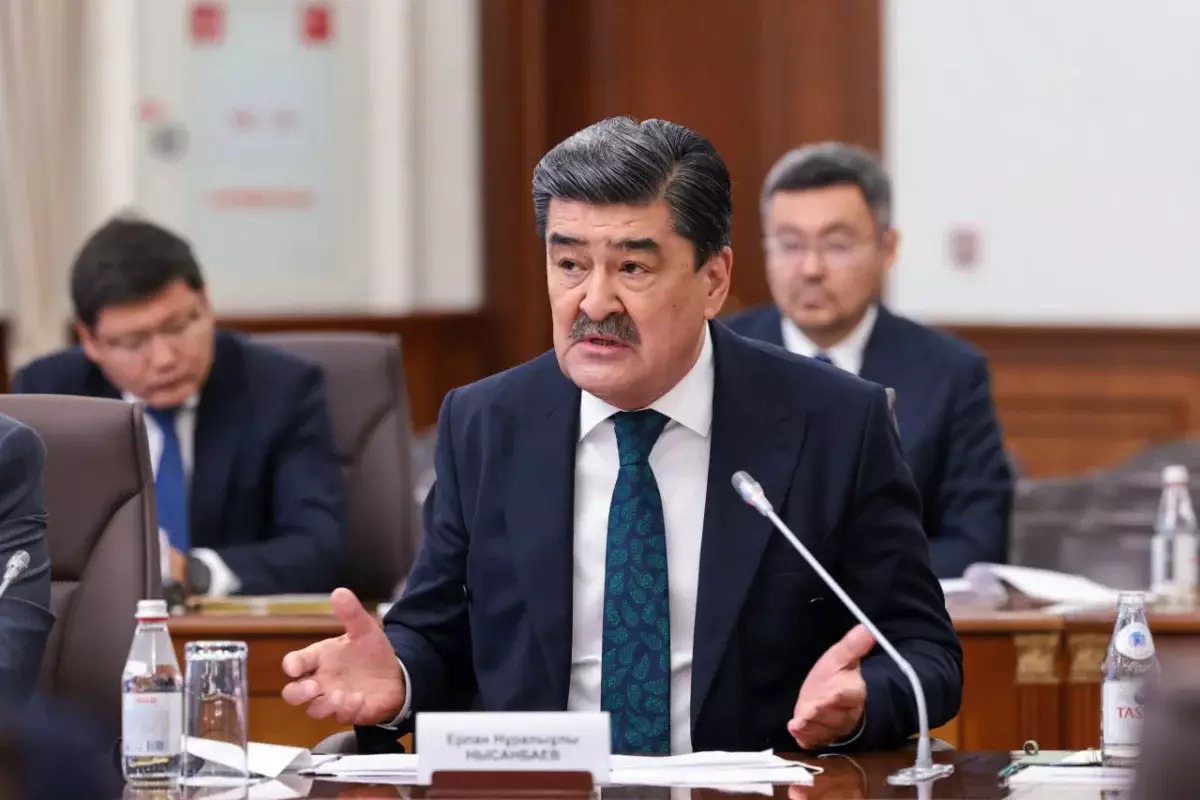 Оклады чиновников Казахстана. Стало известно, кто зарабатывает больше — акимы или замминистра