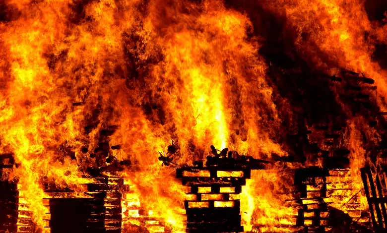 Канат Бозумбаев исключил версию криминала в пожаре в Алгабсе