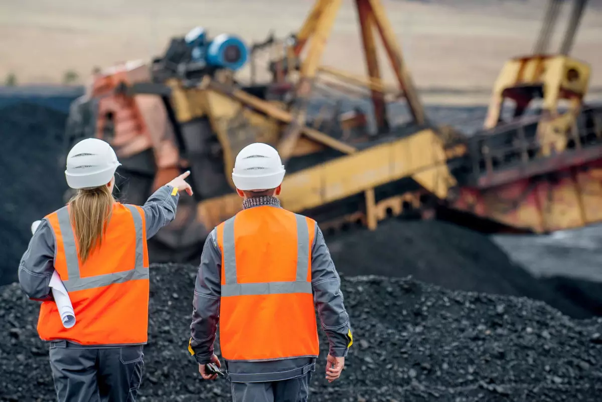 Депутат предложил сократить вахтовый период до 15 дней