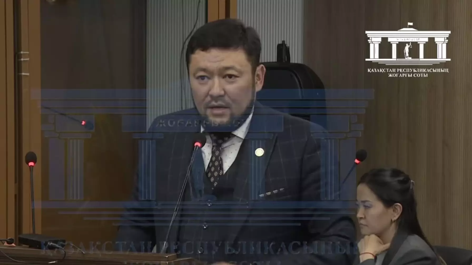 Белгілі адвокат Денсаулық сақтау министрі мен оның орынбасарын отставкаға жіберуді талап етті