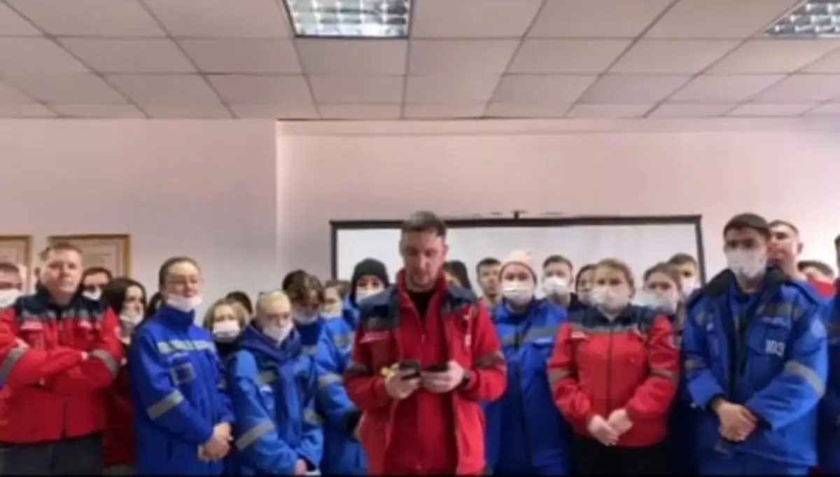 "Жалақы аз, жұмыс ауыр". Теміртаулық жедел жәрдем қызметкерлері үндеу жасап, көмек сұрады