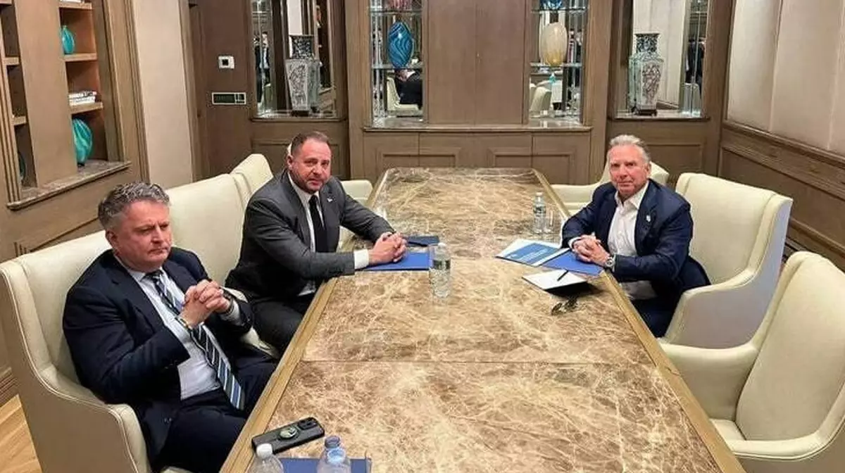 Встреча Ермака и спецпосланника США отменена из-за коррупционного скандала