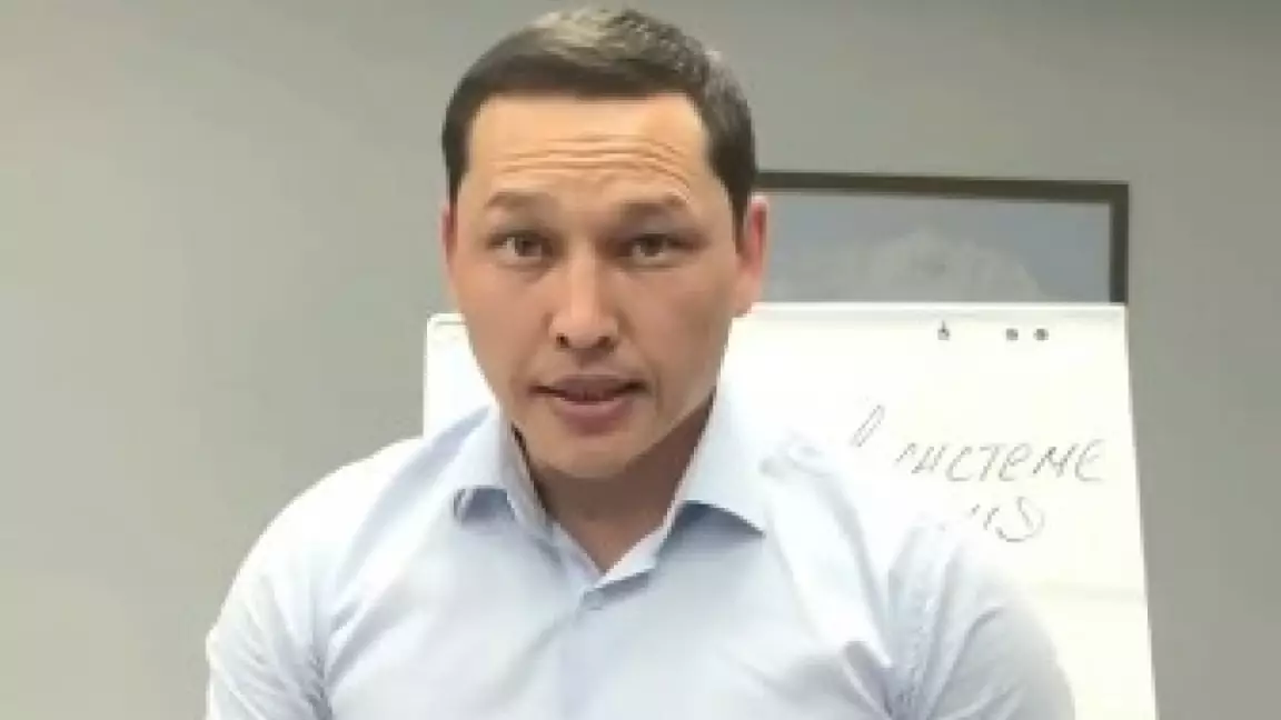 Блогер Антон Бударовтан Санжар Боқаевтың пайдасына 1,2 млн теңге өндіріп алынды