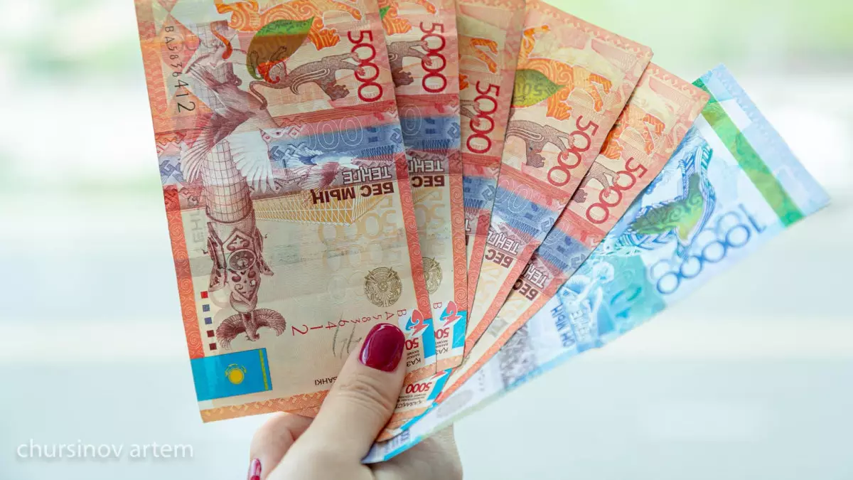 Жалақы қашан уақытылы төленеді? – Депутат халықтың жағдайын айтты