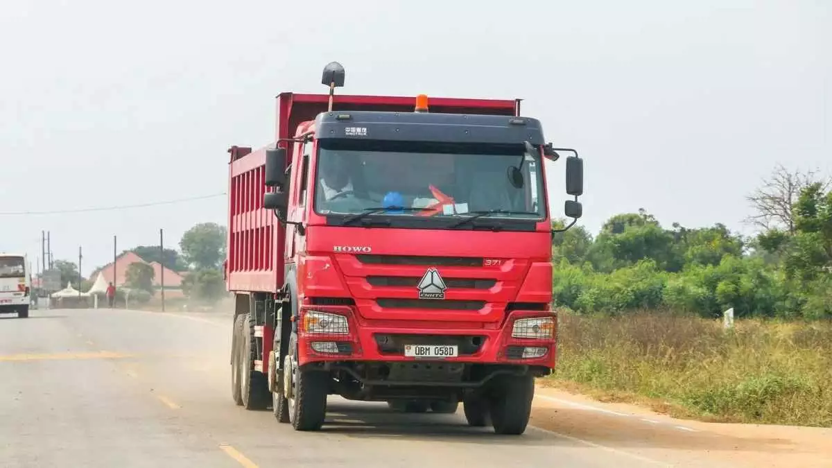 Депутат предложил приостановить запрет на движение самосвалов