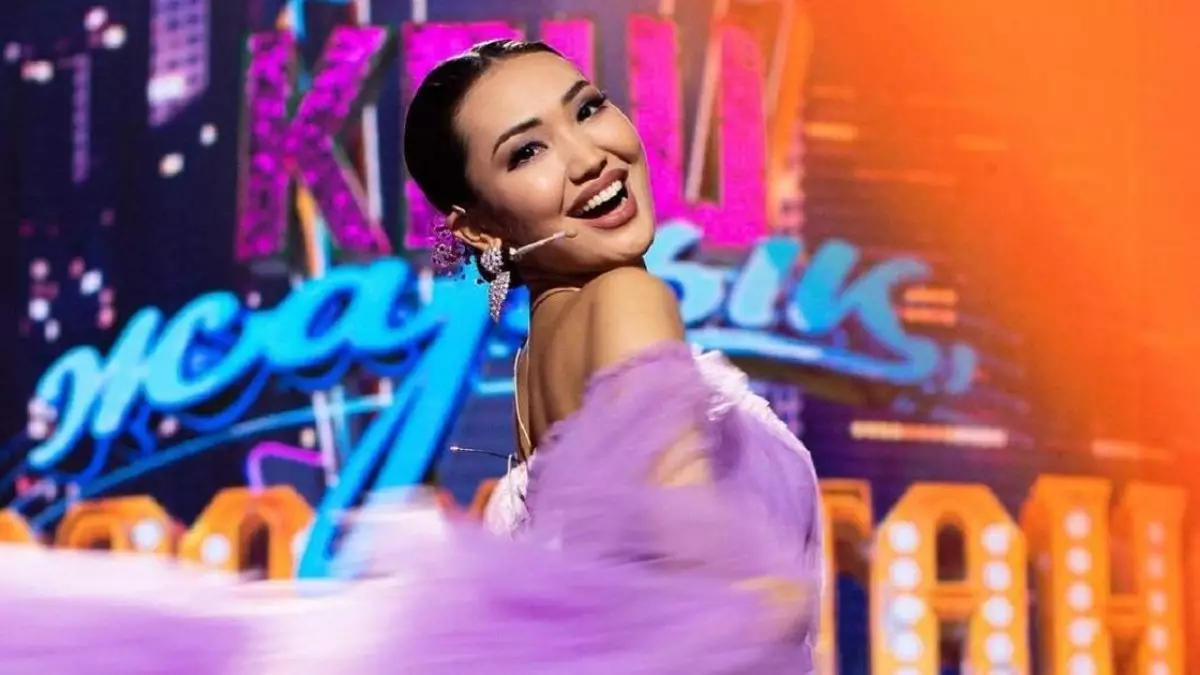 «Күйеуім қатты қызғаншақ»: Танымал әнші өнерден неге алыстап кеткенін айтты