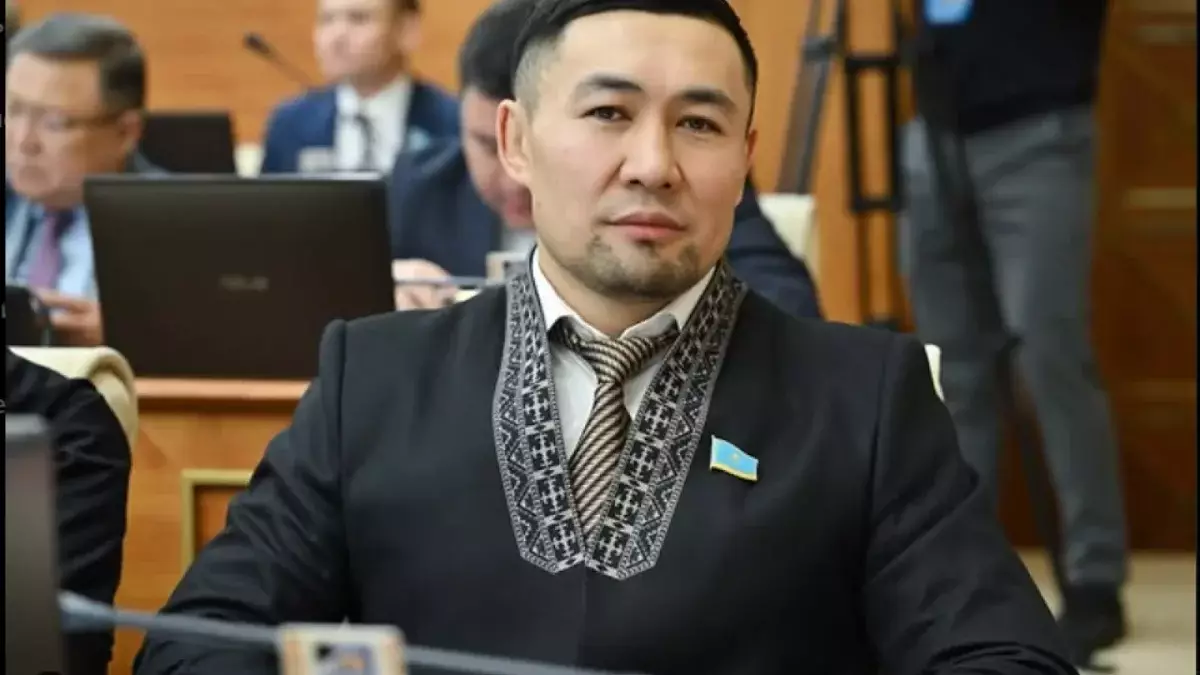 «Ел қайғыдан қан жұтып жатқанда, өсиет айтатын уақыт па?»: Депутат Ардақ Назаров тағы да жұртқа жақпай қалды