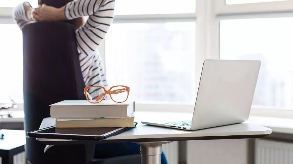 В Казахстане предложили сократить рабочую неделю для женщин, ухаживающих за детьми и близкими