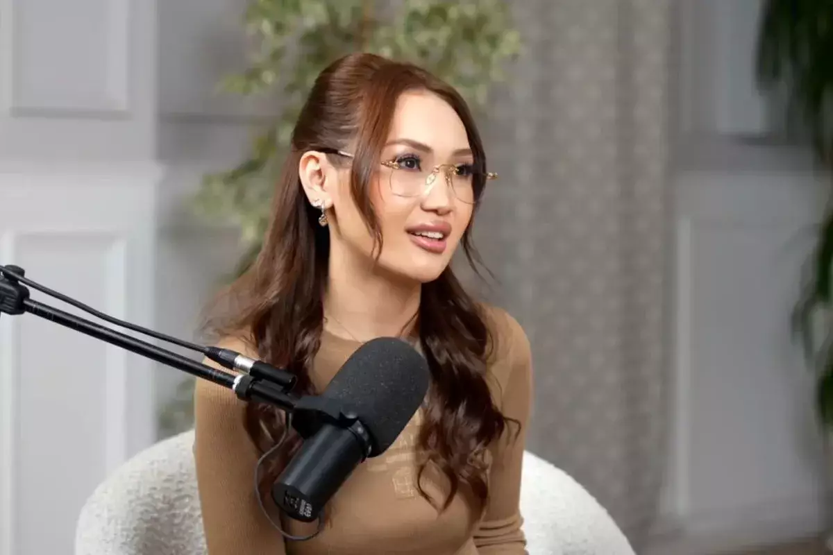 «Әрбір отбасыда қиындықтар болады»: әнші Назым Әбілдина ажырасып кетті ме (ВИДЕО)