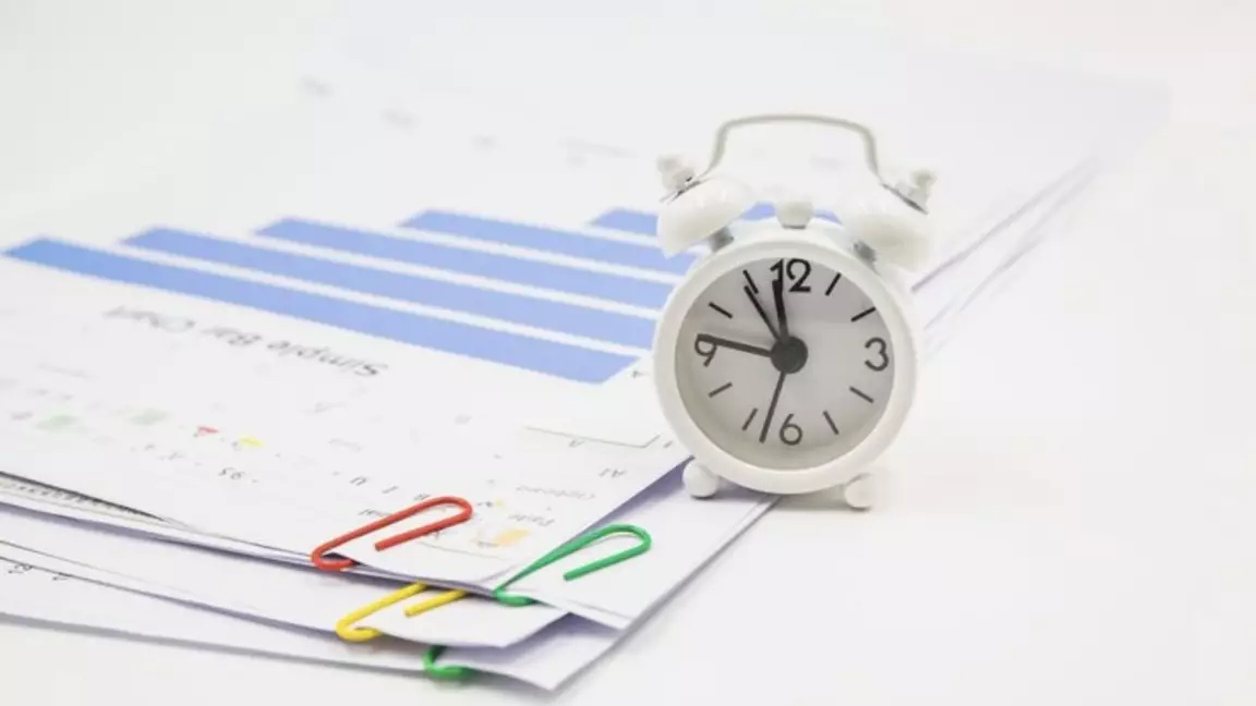 Мәжіліс депутаттары баласы мен науқас туысына қарайтын ата-аналар үшін жұмыс уақытын қысқартуды ұсынды