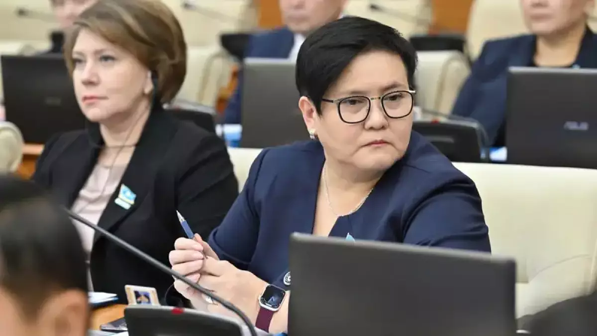 Күтімге күйіп-жанған әйелдер: депутат әйелдерге жеңілдетілген жұмыс аптасын талап етті